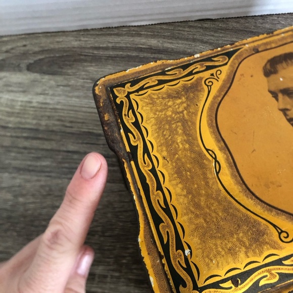 Vtg King Edward VIII Cremona Toffee Tin - Picture 9 of 15